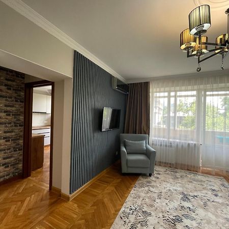 Апартаменты На Арбате Almaty Exterior foto